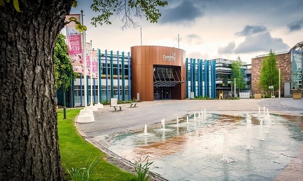 Cổng trước trường Coventry University International Study Centre