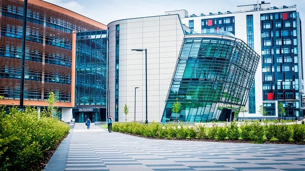 khuôn viên trường De Montfort University International College
